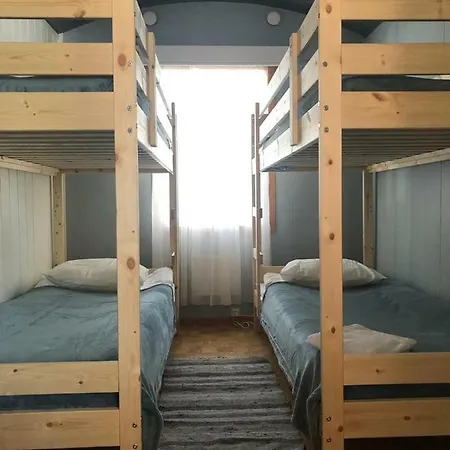 Hendriks 16 Hostel Rena